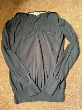 Burberry women  Black V-Neck Sweater with Subtle Logo